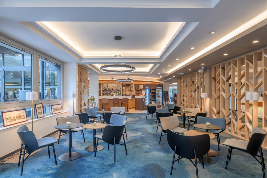 Lobby lounge hôtel DoubleTree by Hilton Paris Bougival